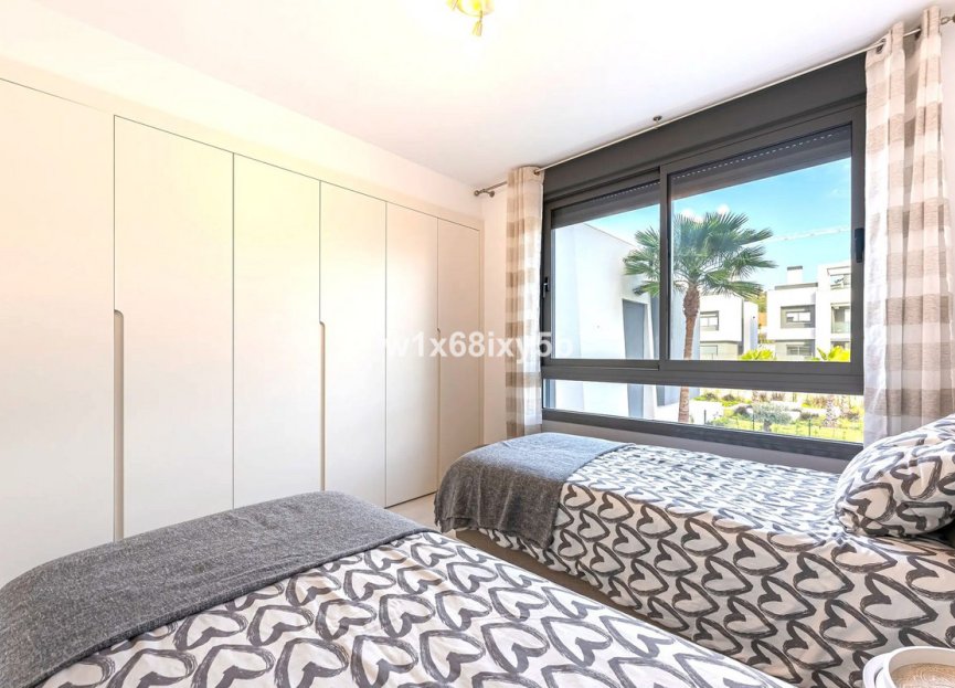Resale - Apartment - Middle Floor Apartment - Estepona - Selwo