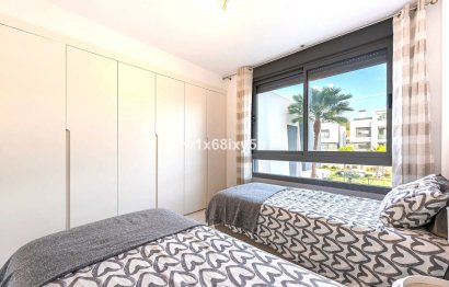 Resale - Apartment - Middle Floor Apartment - Estepona - Selwo