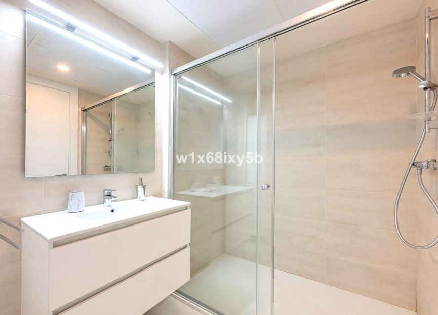 Resale - Apartment - Middle Floor Apartment - Estepona - Selwo