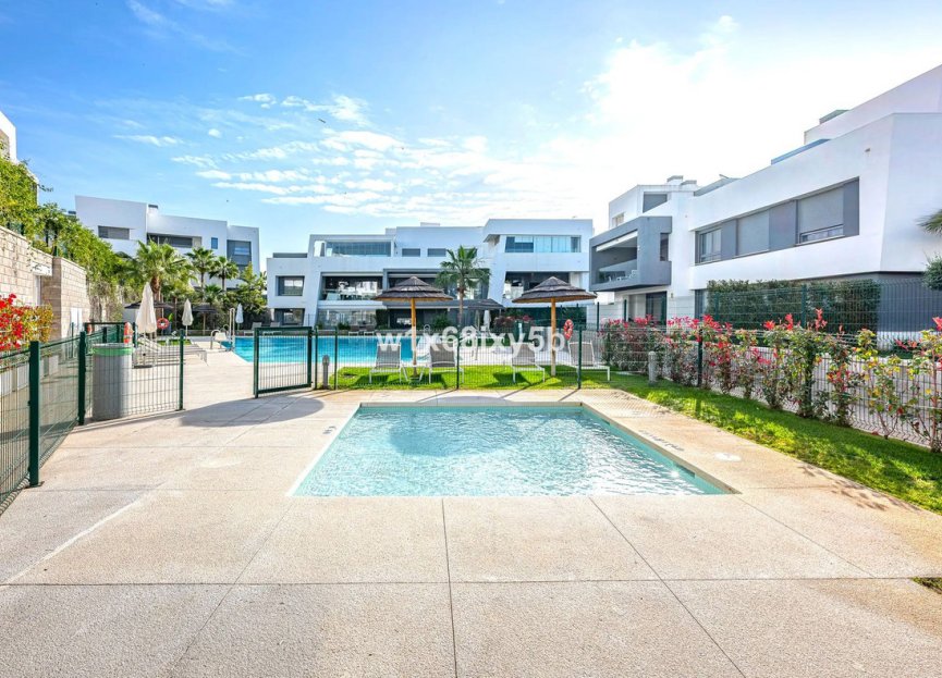 Resale - Apartment - Middle Floor Apartment - Estepona - Selwo