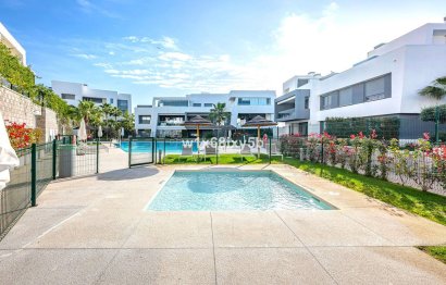 Resale - Apartment - Middle Floor Apartment - Estepona - Selwo