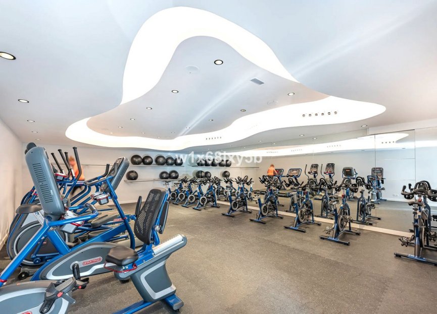 Resale - Apartment - Middle Floor Apartment - Estepona - Selwo