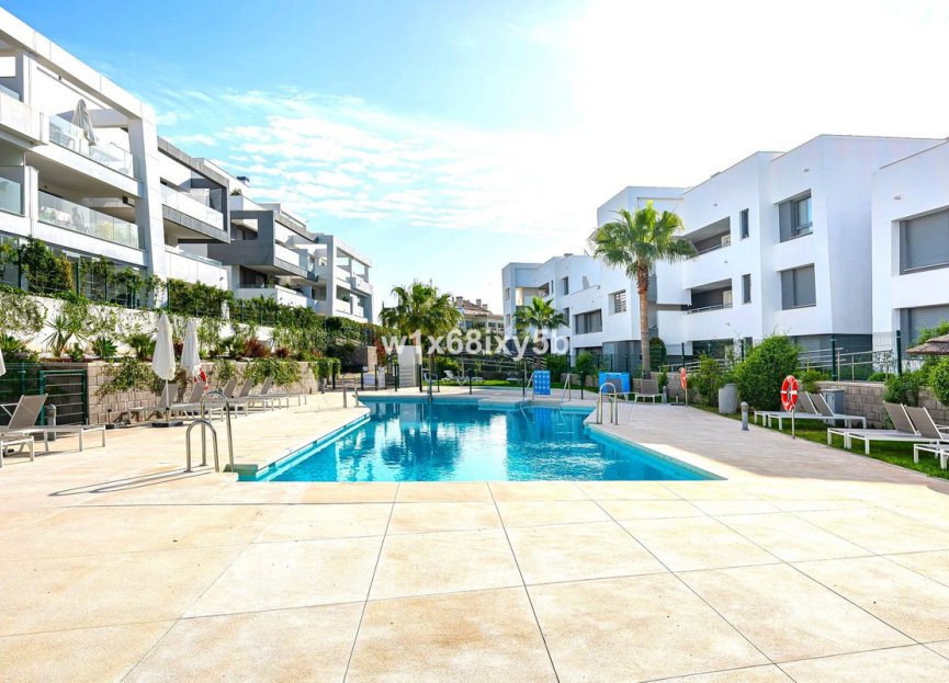 Resale - Apartment - Middle Floor Apartment - Estepona - Selwo