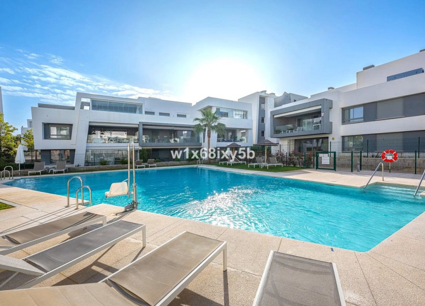 Resale - Apartment - Middle Floor Apartment - Estepona - Selwo