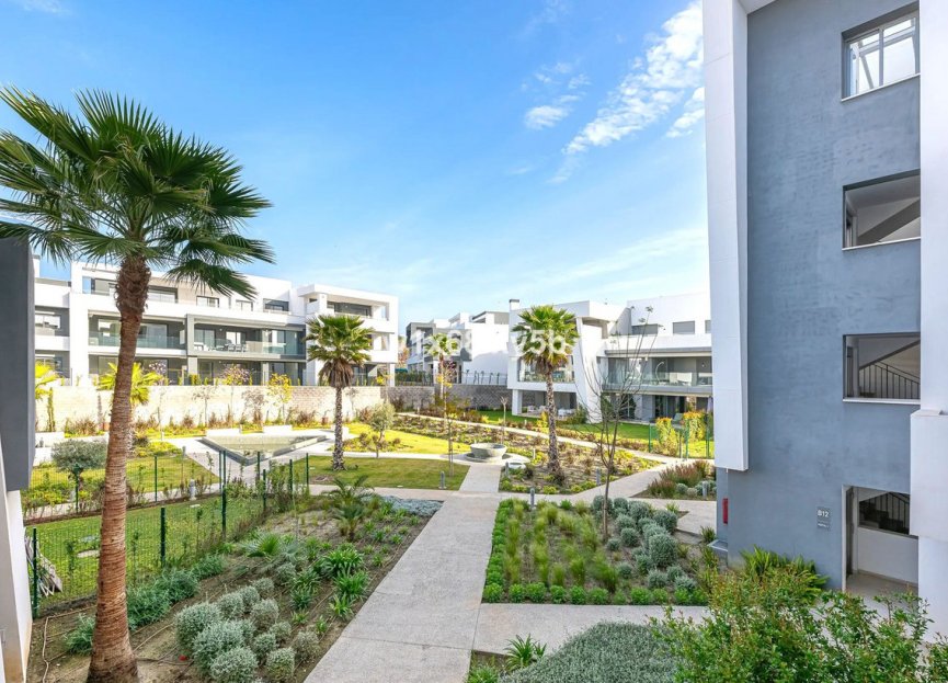 Resale - Apartment - Middle Floor Apartment - Estepona - Selwo