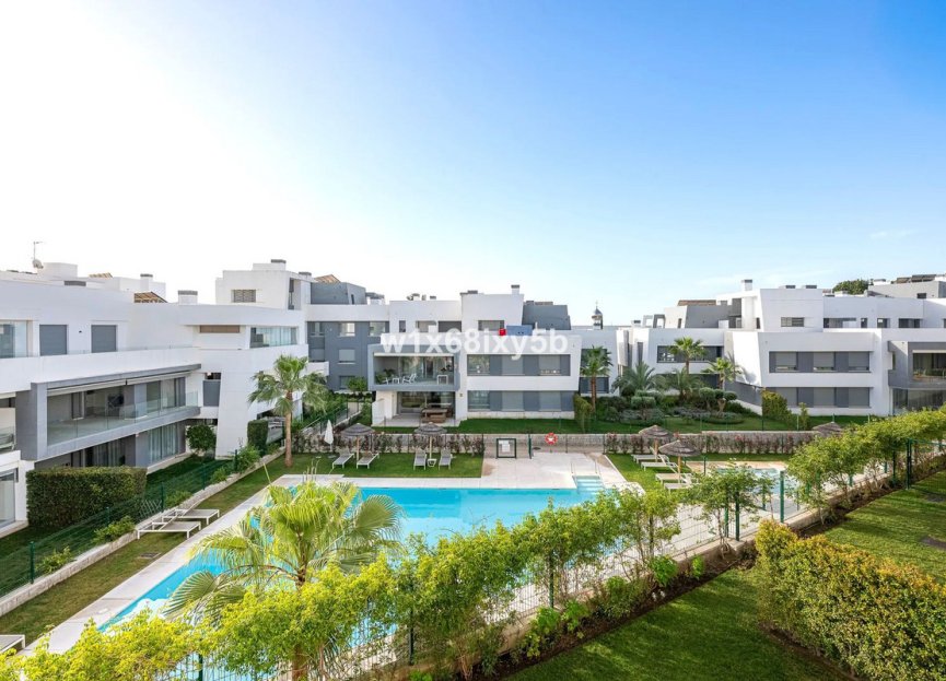 Resale - Apartment - Middle Floor Apartment - Estepona - Selwo