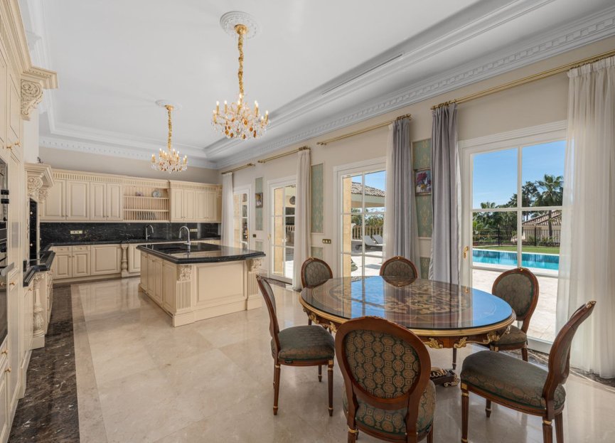 Resale - House - Detached Villa - Marbella - Sierra Blanca