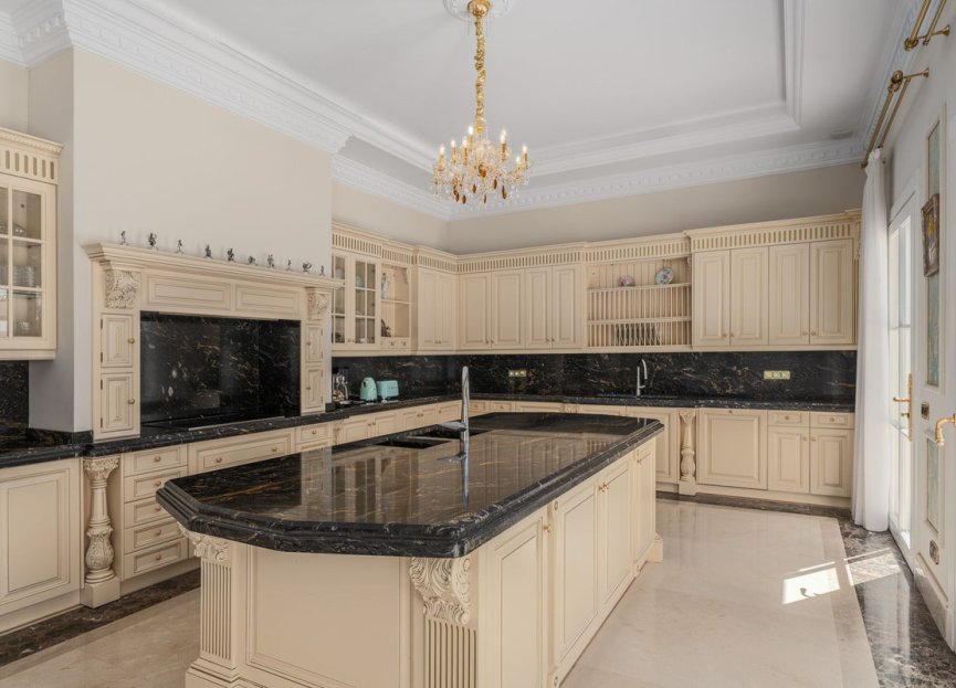 Resale - House - Detached Villa - Marbella - Sierra Blanca