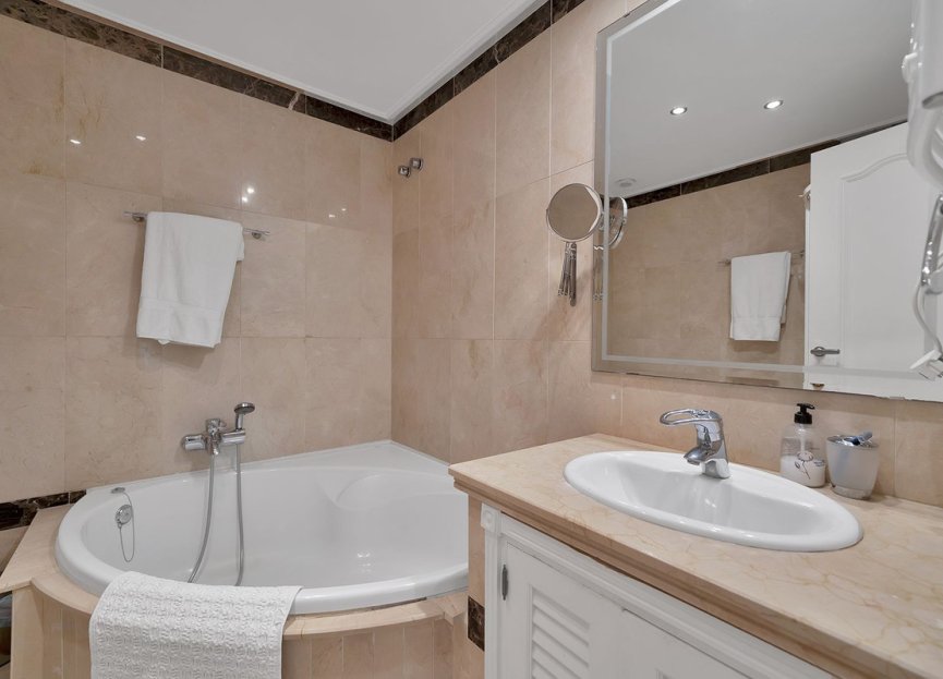 Resale - Ground floor apartment - Estepona - New Golden Mile