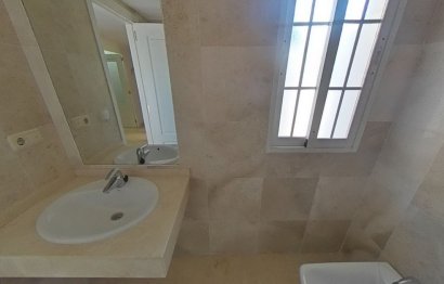 Resale - Apartment - Middle Floor Apartment - Estepona - Cancelada