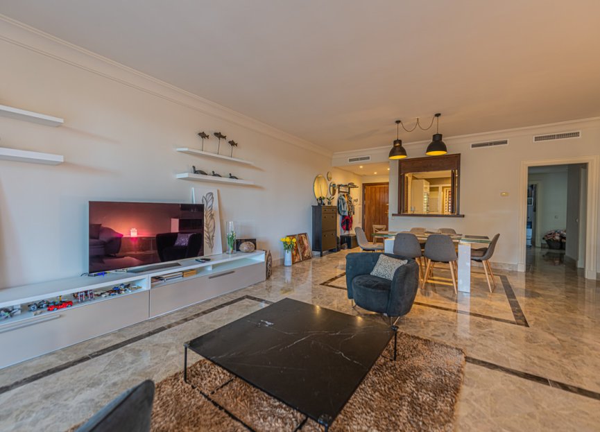 Resale - Apartment - Middle Floor Apartment - Marbella - Nueva Andalucia