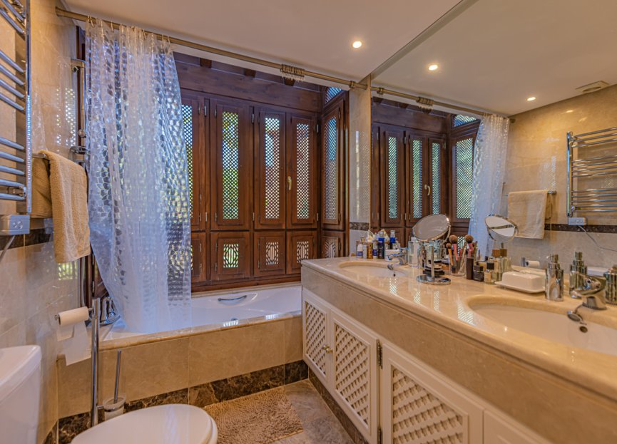 Resale - Apartment - Middle Floor Apartment - Marbella - Nueva Andalucia