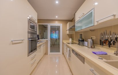 Resale - Apartment - Middle Floor Apartment - Marbella - Nueva Andalucia