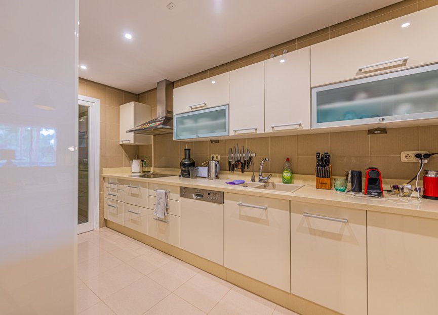 Resale - Apartment - Middle Floor Apartment - Marbella - Nueva Andalucia