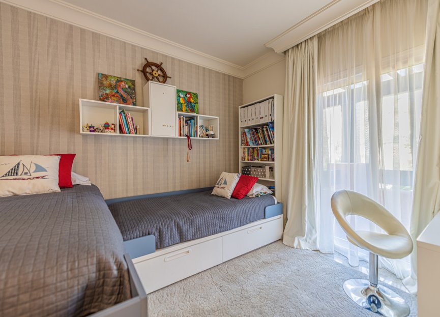 Resale - Apartment - Middle Floor Apartment - Marbella - Nueva Andalucia