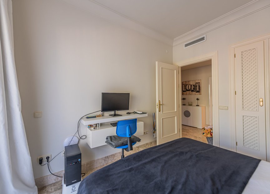 Resale - Apartment - Middle Floor Apartment - Marbella - Nueva Andalucia