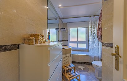 Resale - Apartment - Middle Floor Apartment - Marbella - Nueva Andalucia