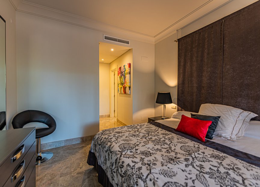 Resale - Apartment - Middle Floor Apartment - Marbella - Nueva Andalucia