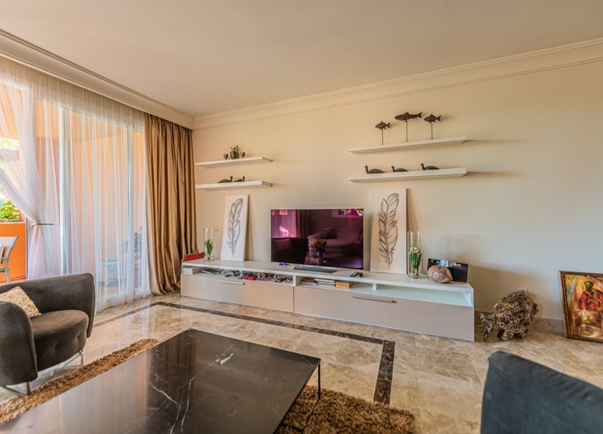 Resale - Apartment - Middle Floor Apartment - Marbella - Nueva Andalucia