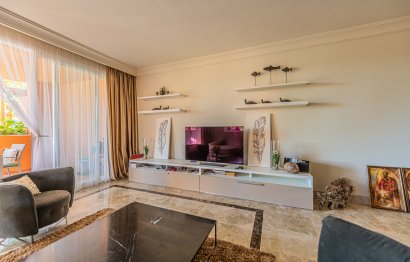 Resale - Apartment - Middle Floor Apartment - Marbella - Nueva Andalucia