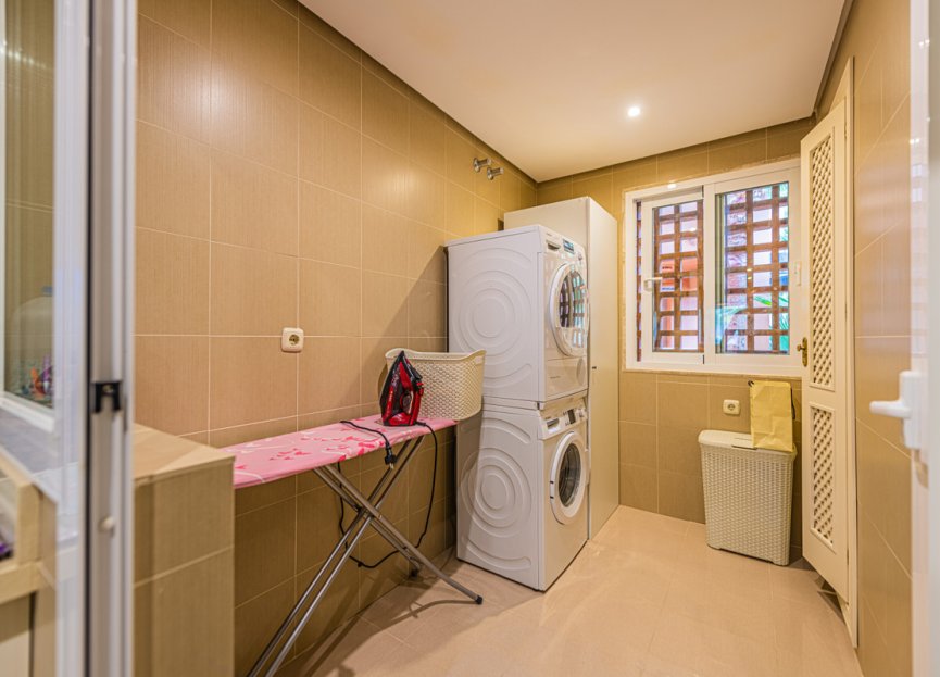 Resale - Apartment - Middle Floor Apartment - Marbella - Nueva Andalucia