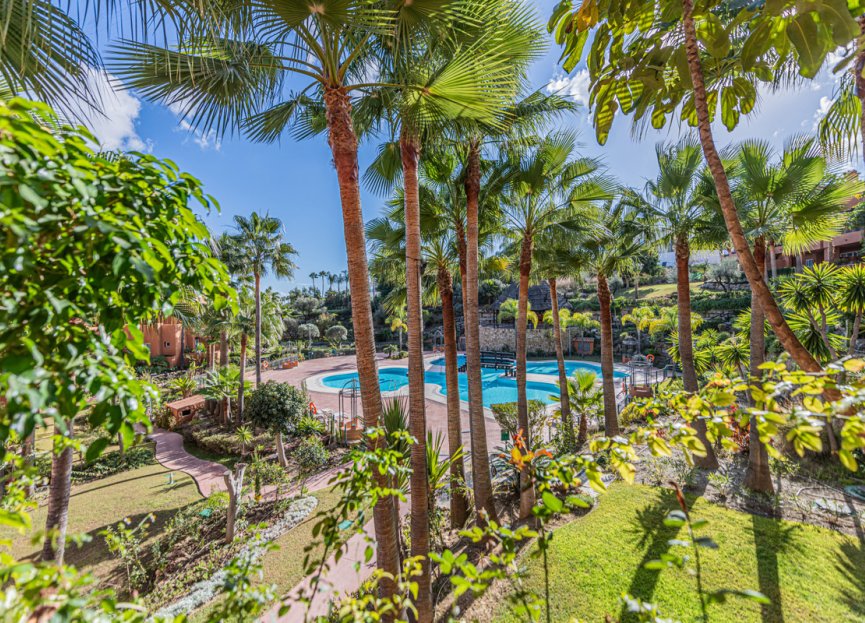 Resale - Apartment - Middle Floor Apartment - Marbella - Nueva Andalucia