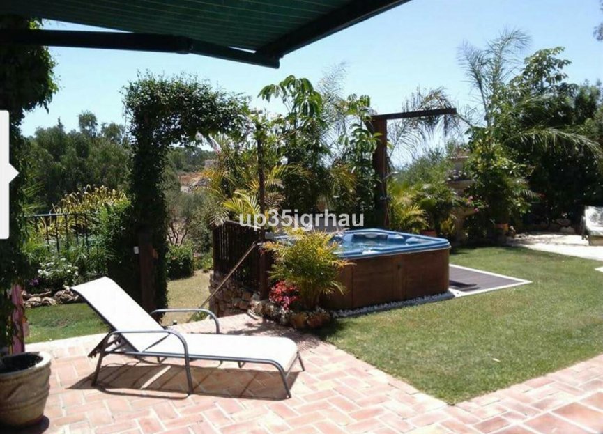 Resale - Ground floor apartment - Estepona - Estepona Centro