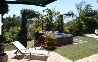 Resale - Ground floor apartment - Estepona - Estepona Centro