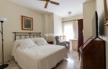 Resale - Apartment - Middle Floor Apartment - Estepona - Estepona Centro