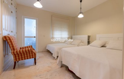 Resale - Apartment - Middle Floor Apartment - Estepona - Estepona Centro