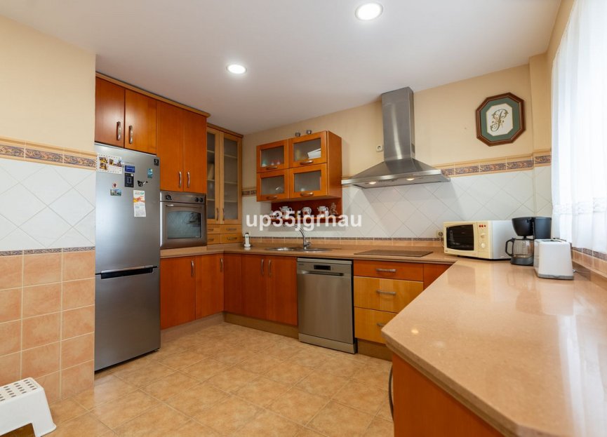 Resale - Apartment - Middle Floor Apartment - Estepona - Estepona Centro