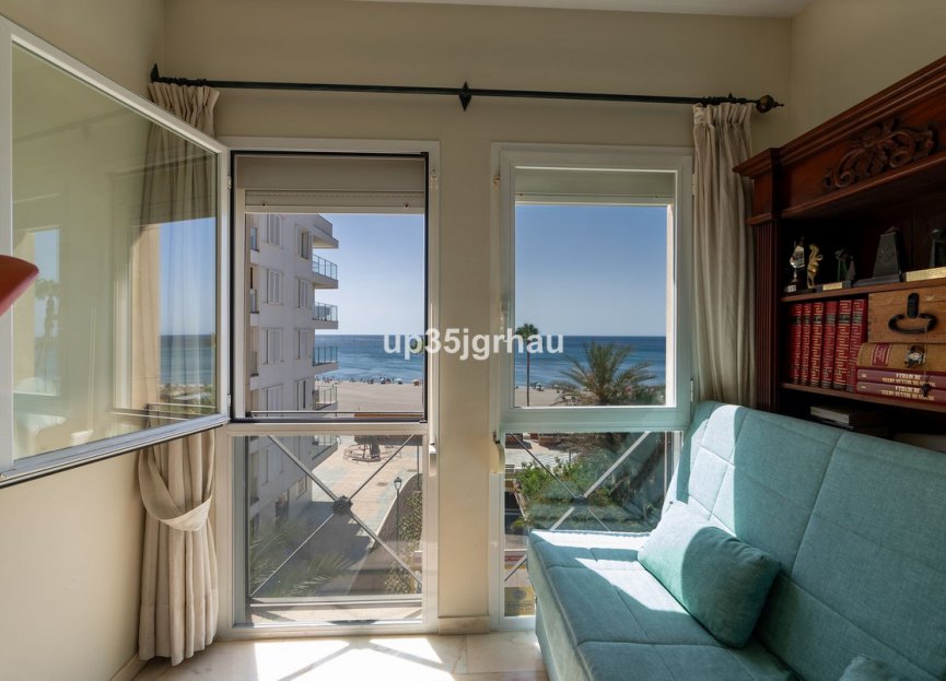 Resale - Apartment - Middle Floor Apartment - Estepona - Estepona Centro