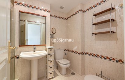 Resale - Apartment - Middle Floor Apartment - Estepona - Estepona Centro