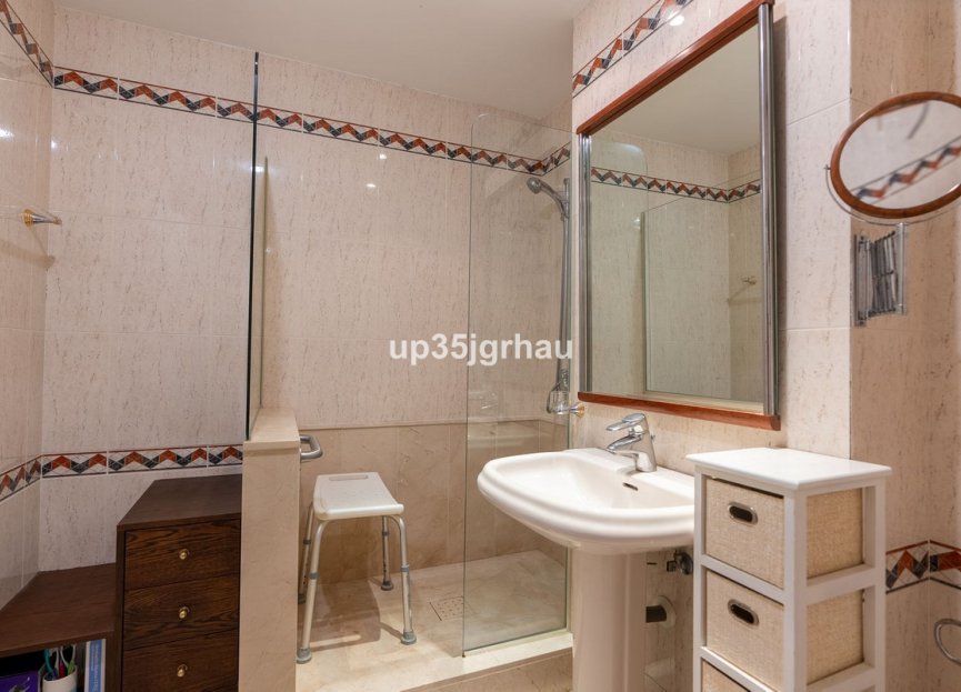 Resale - Apartment - Middle Floor Apartment - Estepona - Estepona Centro