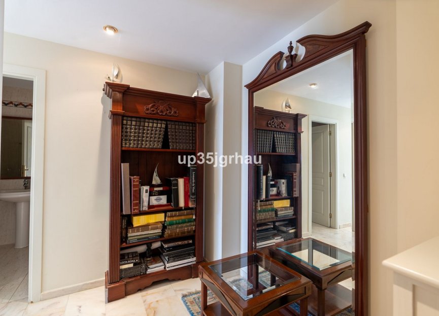 Resale - Apartment - Middle Floor Apartment - Estepona - Estepona Centro