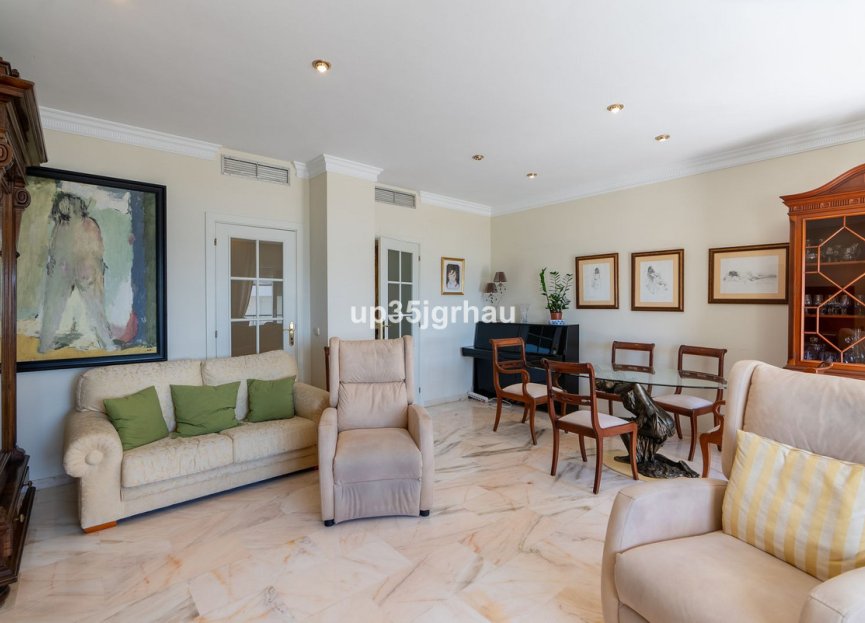 Resale - Apartment - Middle Floor Apartment - Estepona - Estepona Centro