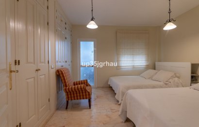 Resale - Apartment - Middle Floor Apartment - Estepona - Estepona Centro