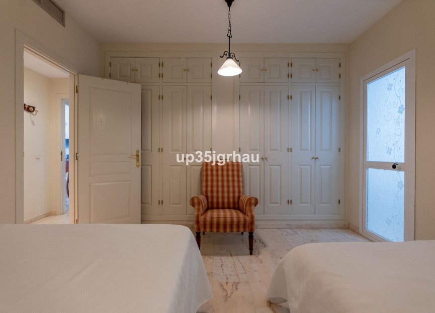 Resale - Apartment - Middle Floor Apartment - Estepona - Estepona Centro