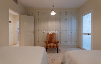 Resale - Apartment - Middle Floor Apartment - Estepona - Estepona Centro