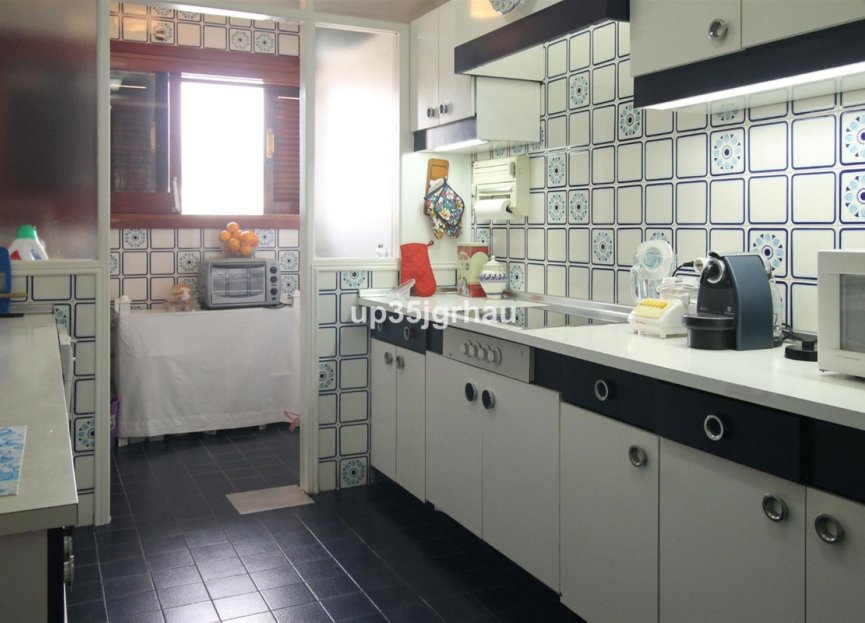 Resale - Apartment - Penthouse - Estepona - Estepona Centro