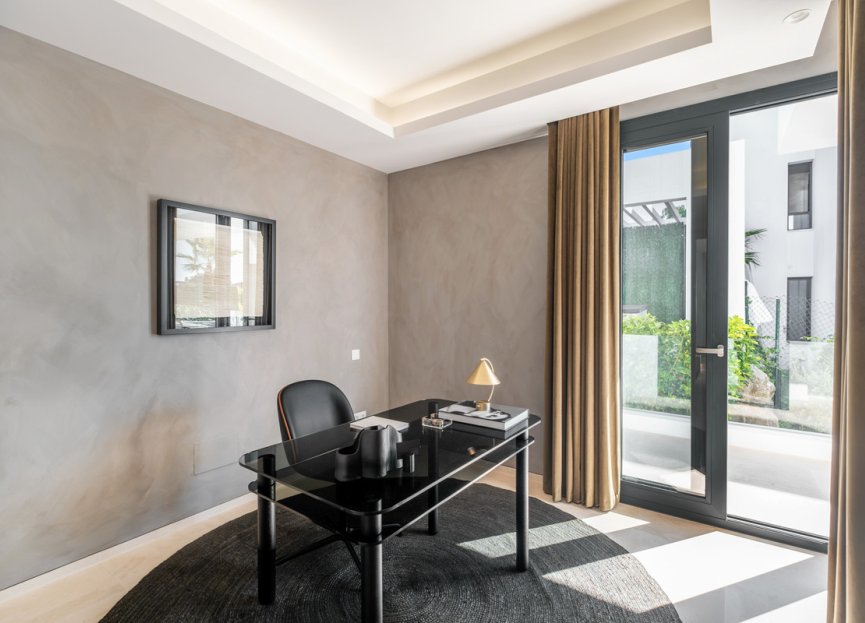 Resale - House - Detached Villa - Estepona - Estepona Centro