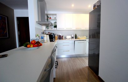 Resale - Apartment - Middle Floor Apartment - Estepona - Estepona Centro