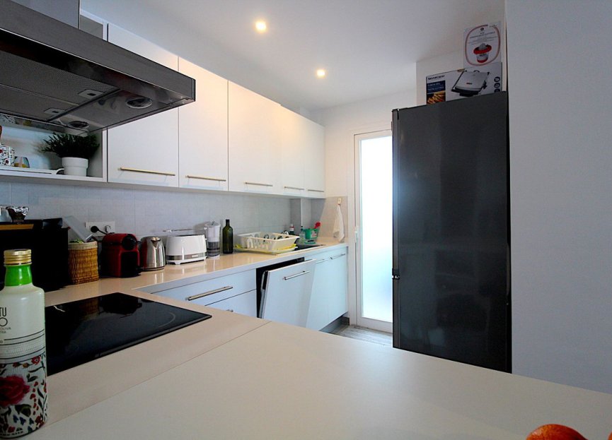 Resale - Apartment - Middle Floor Apartment - Estepona - Estepona Centro