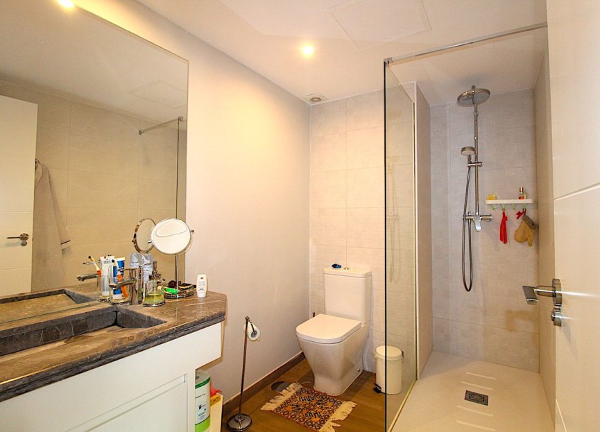 Resale - Apartment - Middle Floor Apartment - Estepona - Estepona Centro