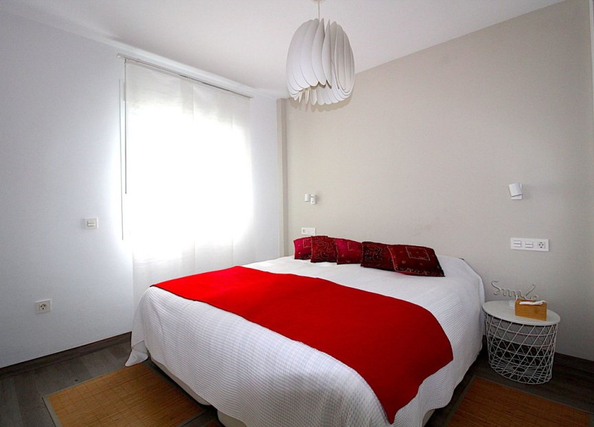 Resale - Apartment - Middle Floor Apartment - Estepona - Estepona Centro