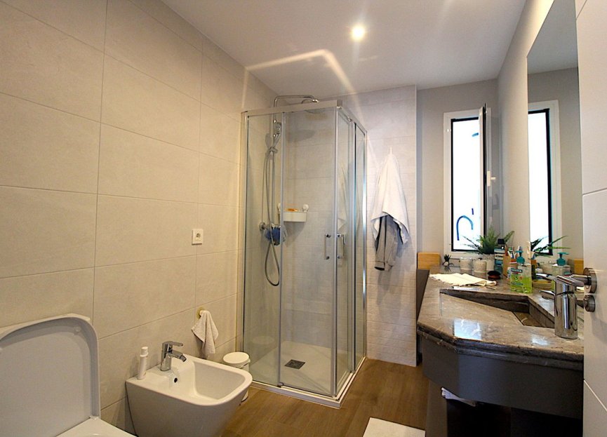 Resale - Apartment - Middle Floor Apartment - Estepona - Estepona Centro