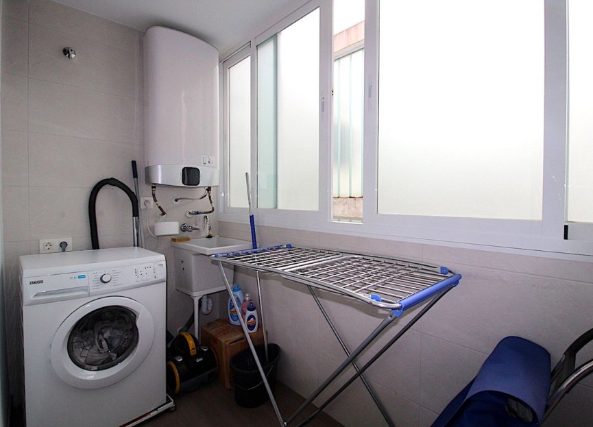 Resale - Apartment - Middle Floor Apartment - Estepona - Estepona Centro