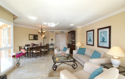 Resale - Apartment - Middle Floor Apartment - Marbella - Elviria