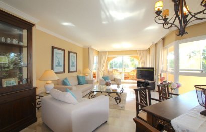 Resale - Apartment - Middle Floor Apartment - Marbella - Elviria