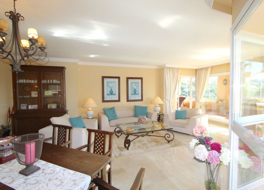 Resale - Apartment - Middle Floor Apartment - Marbella - Elviria